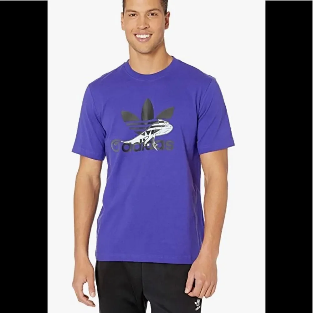 1 LEFT! Medium-Adidas Originals Logo T-shirt purple